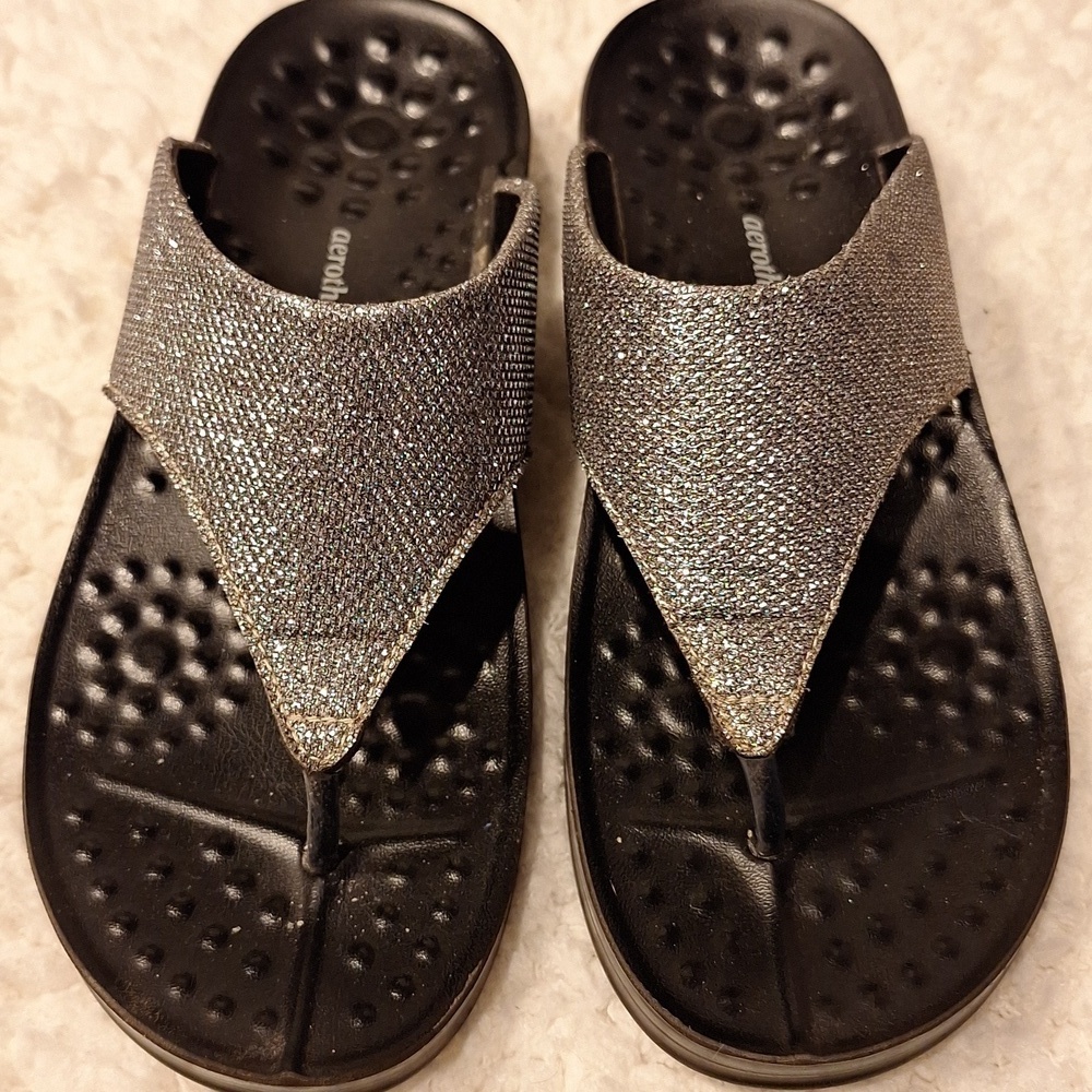 Womens Aerothotic slip on sandals size 9